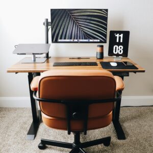 justin schwartfigure 7oymtntdrtk unsplash